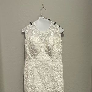 One of a kind Martina liana mermaid style wedding dress.